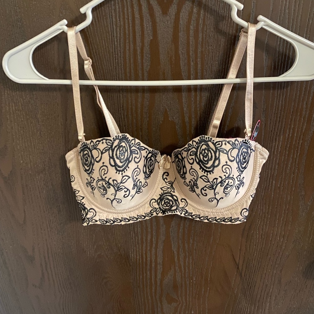 Brand New Rene Rofe Convertible Bra
